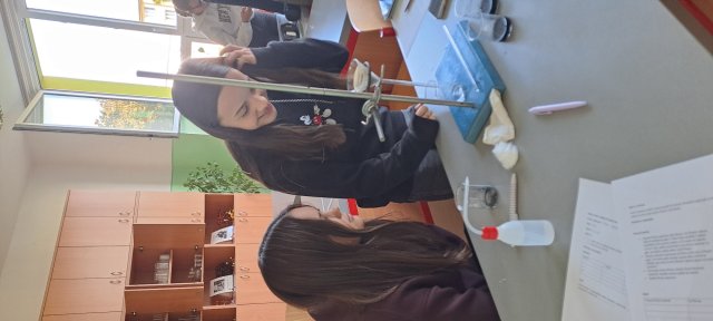 experimenty chemie 8
